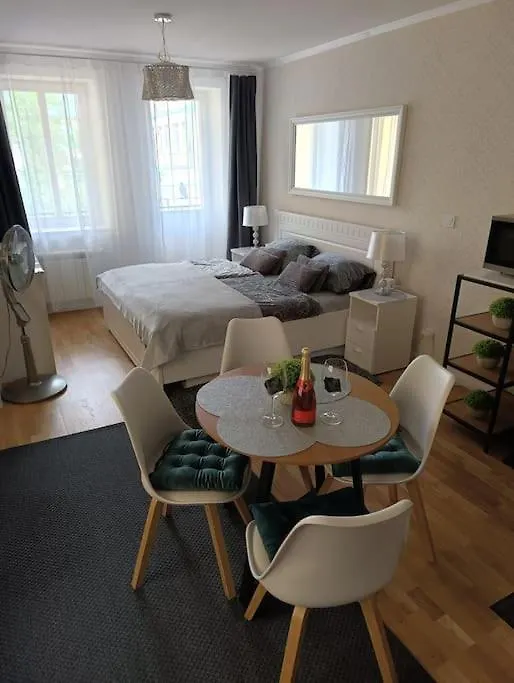 Cozy Apartment In Prague 2 0*,